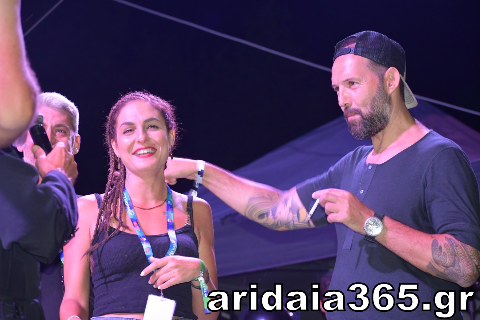 Φεστιβάλ Πόζαρ: Άνδρας ανέβηκε στη σκηνή και έκανε πρόταση γάμου στη σύντροφό του – Βίντεο