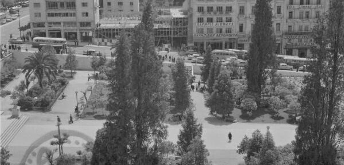 Κουίζ για την παλιά Αθήνα: Αναγνωρίζετε την πλατεία; Είναι από τις πιο γνωστές