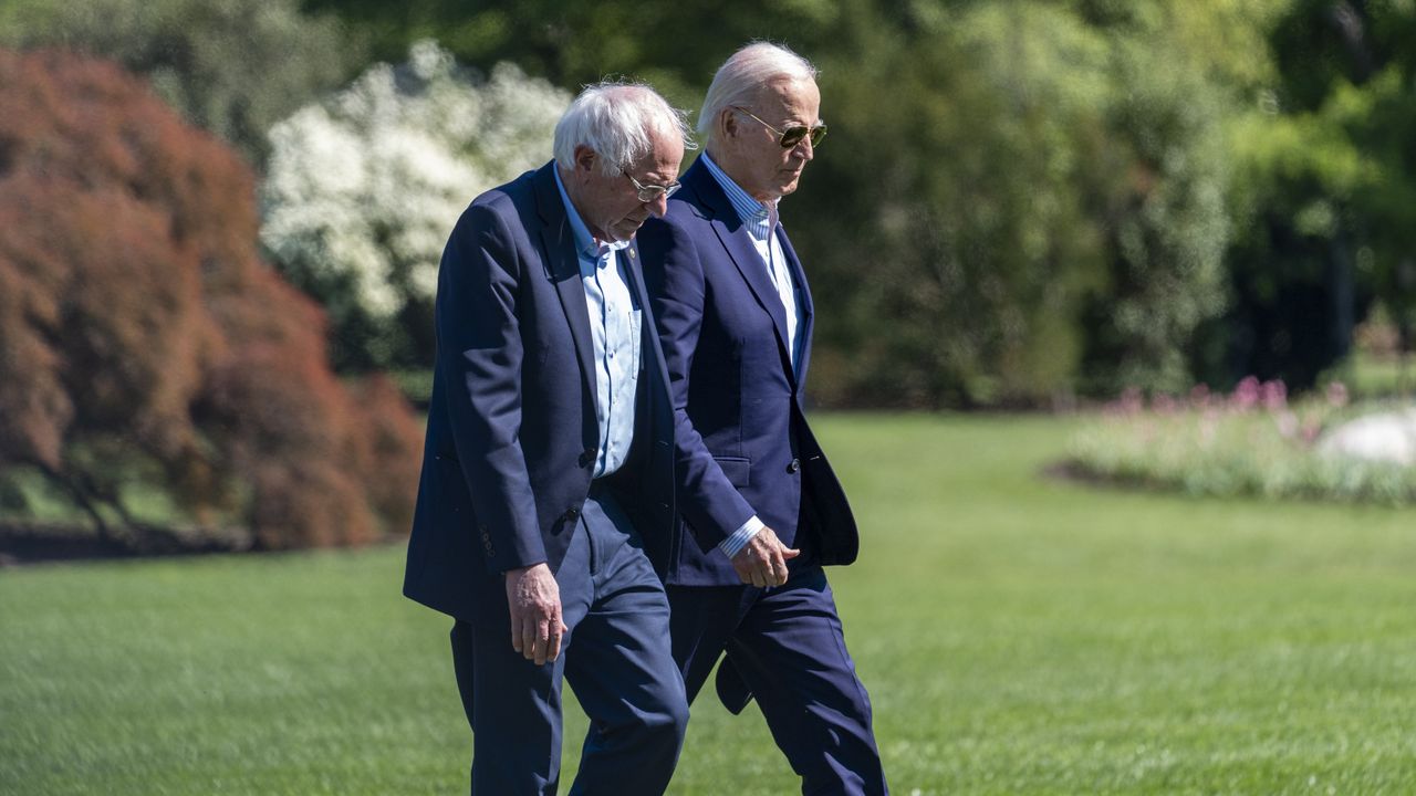 ΗΠΑ: Στο πλευρό του Μπάιντεν ο γερουσιαστής Μπέρνι Σάντερς – Ζητεί να ενωθούν οι Δημοκρατικοί και να υποστηρίξουν τον πρόεδρο