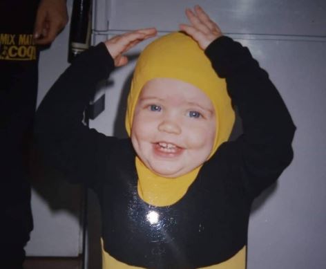 Το κοριτσάκι της φωτογραφίας είναι γνωστή Ελληνίδα ηθοποιός – Μπορείτε να την αναγνωρίσετε;