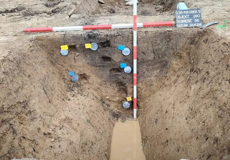 Ανασκαφή σ' έναν από τους τάφους.