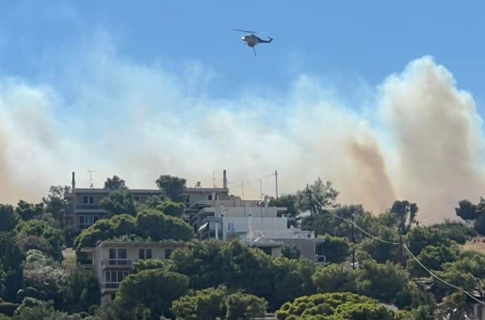 Λαύριο: Καλύτερη η εικόνα από την φωτιά, ενισχύθηκαν οι δυνάμεις της Πυροσβεστικής – ΦΩΤΟ