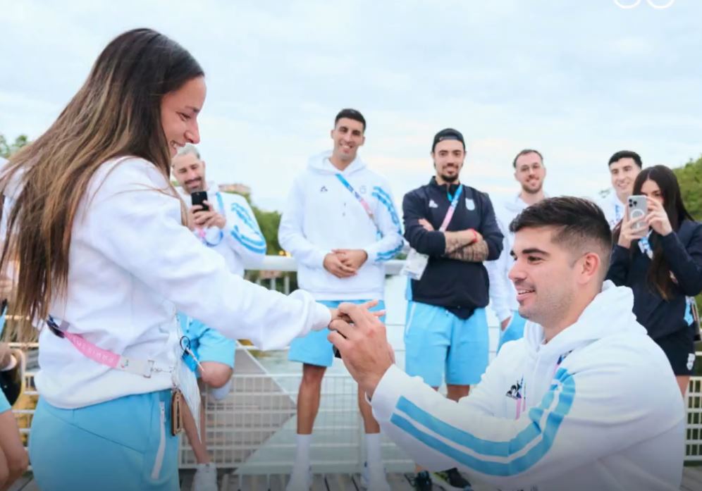 Ολυμπιακοί Αγώνες 2024: Πρόταση γάμου στο Ολυμπιακό χωριό, λίγο πριν από την τελετή έναρξης – ΒΙΝΤΕΟ