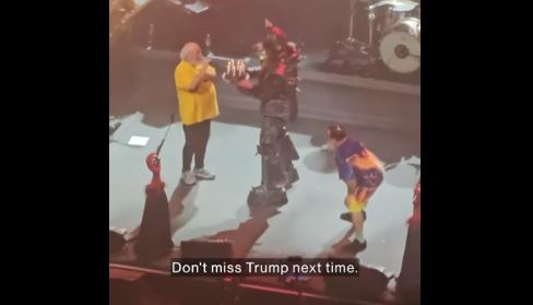 Ντόναλντ Τραμπ: Σάλος με την ευχή του Κάιλ Γκας σε συναυλία – «Να μην αστοχήσετε την επόμενη φορά» – ΒΙΝΤΕΟ