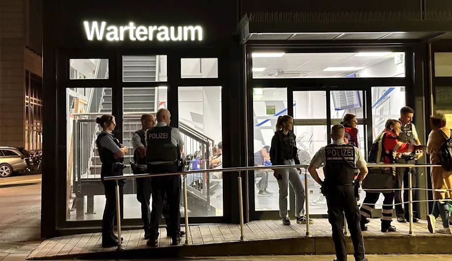 Γερμανία: Δύο άτομα τραυματίστηκαν σε επίθεση με μαχαίρι στον σιδηροδρομικό σταθμό της Στουτγάρδης – Ο δράστης συνελήφθη