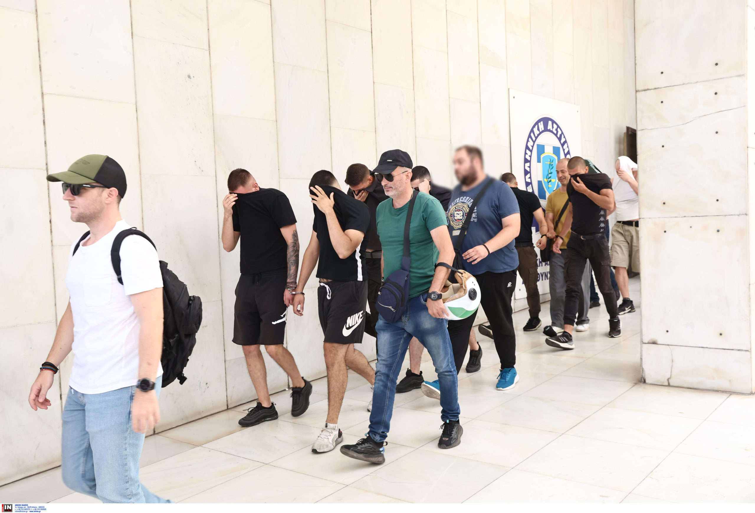 Αιματηρή συμπλοκή έξω από το γήπεδο του Παναθηναϊκού: Ποινική δίωξη και για κακουργήματα στους συλληφθέντες