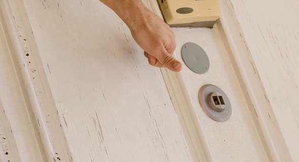 Μάθε από πού βγήκε η φράση «Χτύπα ξύλο»