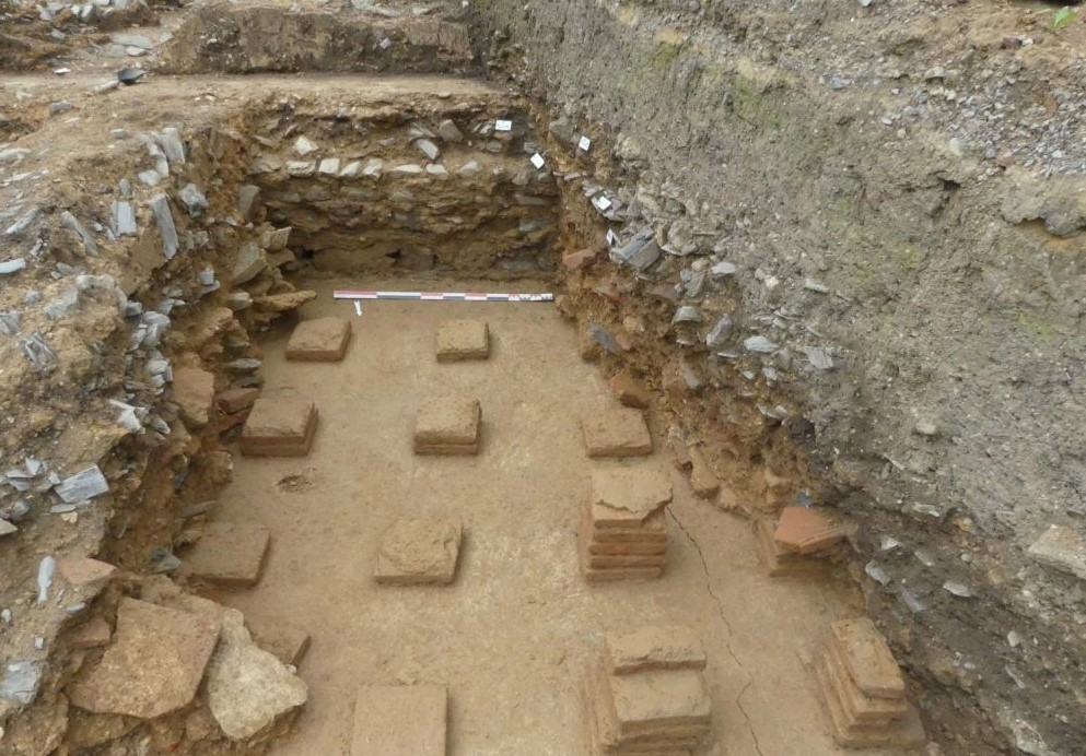 Η ανοιχτή περιοχή κάτω από το δάπεδο επέτρεψε την άντληση θερμού αέρα και τη θέρμανση του δαπέδου σε μία από τις μεγάλες ιδιωτικές κατοικίες, δήλωσαν οι ερευνητές. 