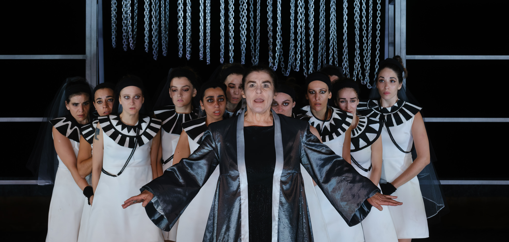 ΙΚΕΤΙΔΕΣ: Μετά την επιτυχημένη πρεμιέρα στους Δελφούς, ξεκινούν περιοδεία – Οι πρώτες φωτογραφίες της παράστασης