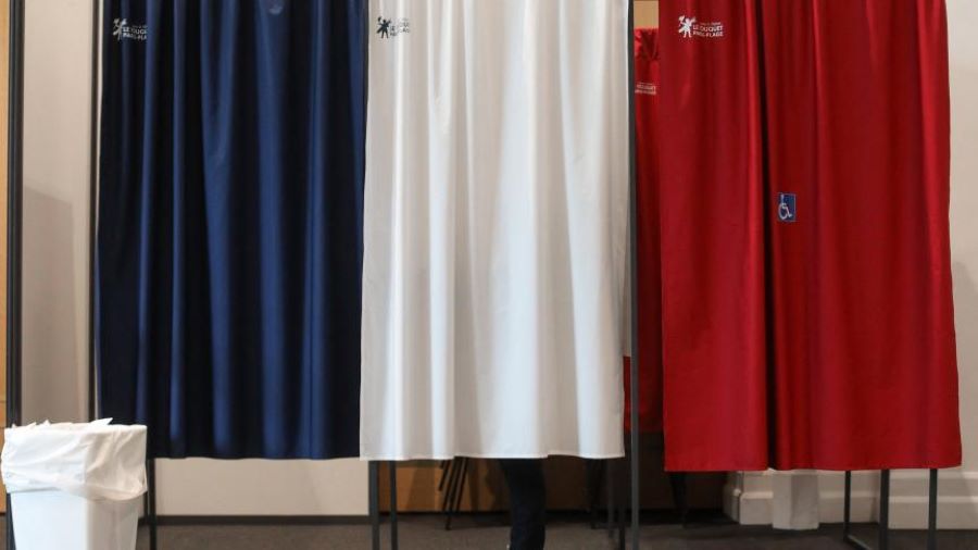 Γαλλία: Η μάχη των μονοεδρικών με 3 υποψήφιους – Ποιοι αποχωρούν και ποιους υποστηρίζουν