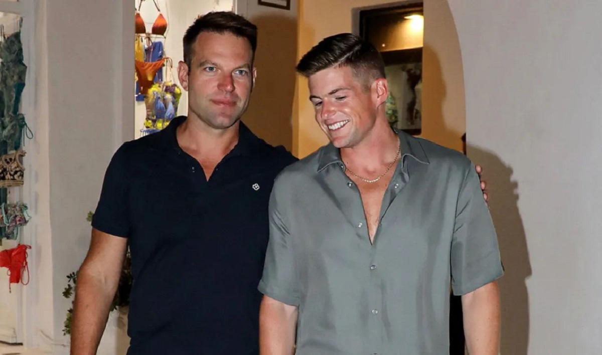 Στέφανος Κασσελάκης: Διακοπές στη Μύκονο μαζί με τον σύζυγό του, Τάιλερ Μακμπέθ