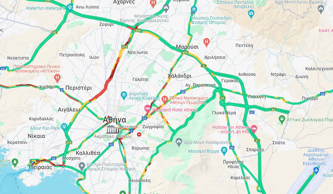 Η κίνηση LIVE: Χαμηλές ταχύτητες σε Κηφισό και λιμάνι του Πειραιά – Καθυστερήσεις στην Αττική Οδό