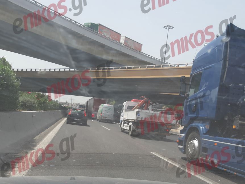 Κίνηση: Ουρά χιλιομέτρων στον Κηφισό λόγω τροχαίου, καθυστερήσεις 25 λεπτών στην Αττική Οδό – Φωτογραφίες αναγνώστη