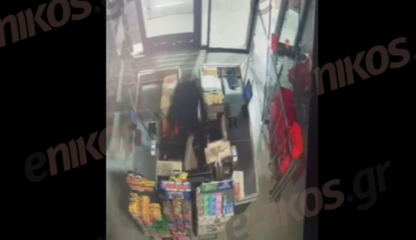 Αττική: Συνελήφθη 45χρονος που μπούκαρε με σφυρί σε καταστήματα και τα άδειαζε – ΒΙΝΤΕΟ ντοκουμέντα από την δράση της συμμορίας