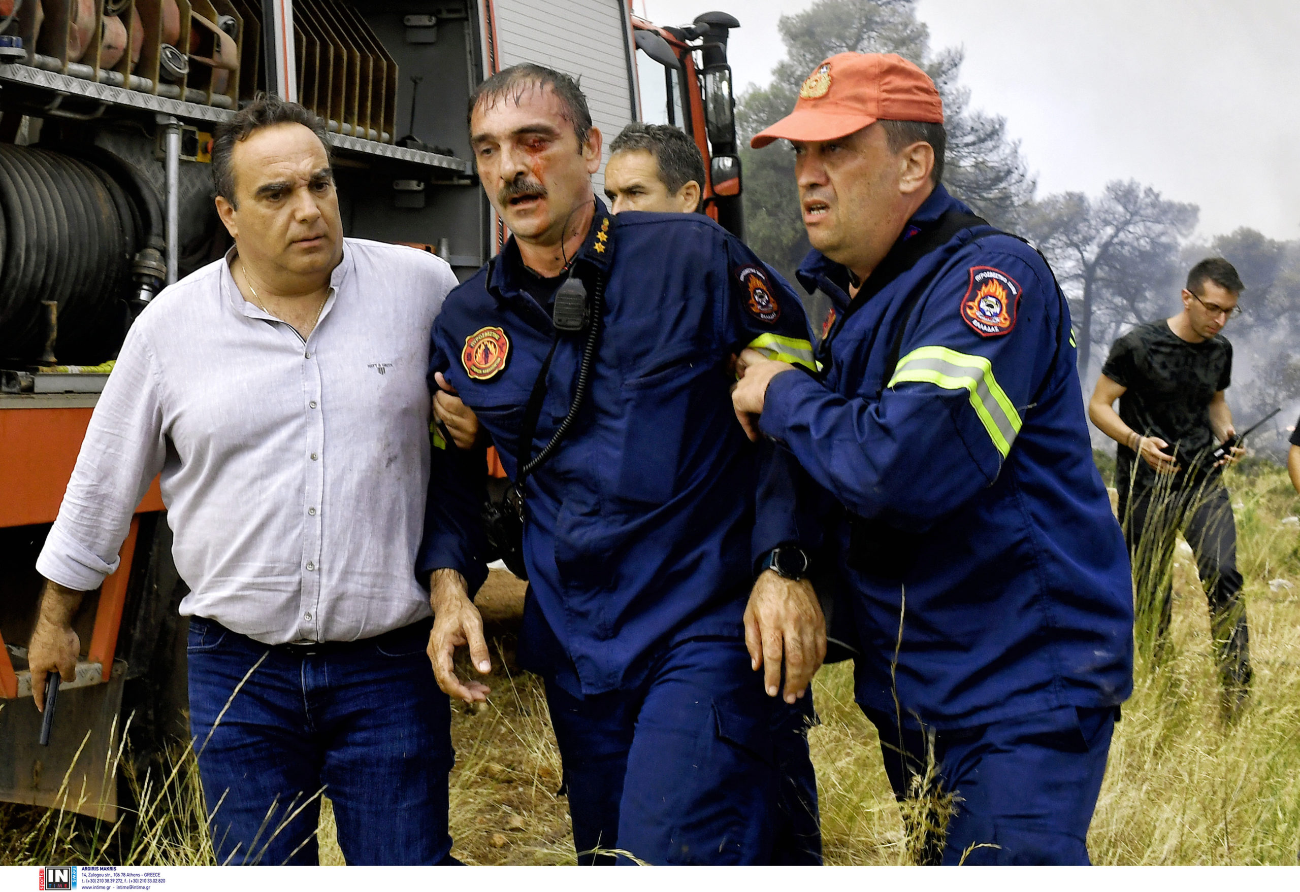 Κορινθία: Καλύτερη η εικόνα από την φωτιά – Τραυματίστηκε πυροσβέστης