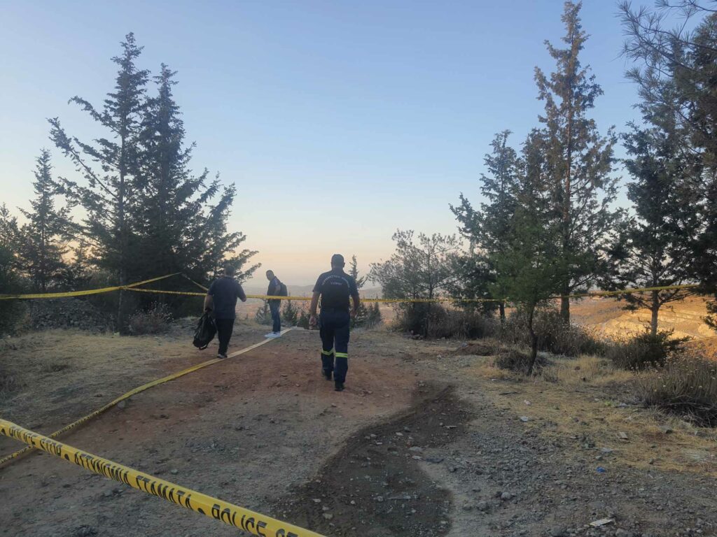 Θρίλερ στην Κύπρο: Εντοπίστηκαν δύο απανθρακωμένες σοροί μέσα σε αυτοκίνητο – ΦΩΤΟ και ΒΙΝΤΕΟ