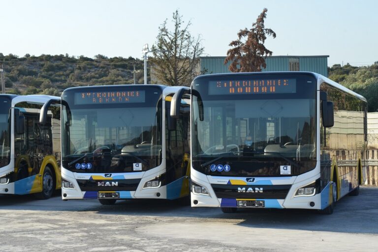 Χρήστος Σταϊκούρας: 211 νέα λεωφορεία σε περιαστικές γραμμές της Αττικής