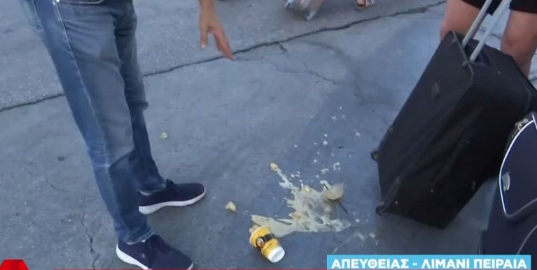 Λιμάνι του Πειραιά: Ο Γιώργος Τσελίκας… έριξε τον καφέ ταξιδιώτη – «Γούρι, γούρι, σου χρωστάω» – Δείτε βίντεο