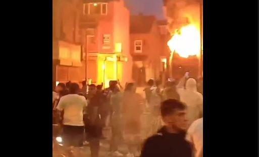 λιντς φωτιες