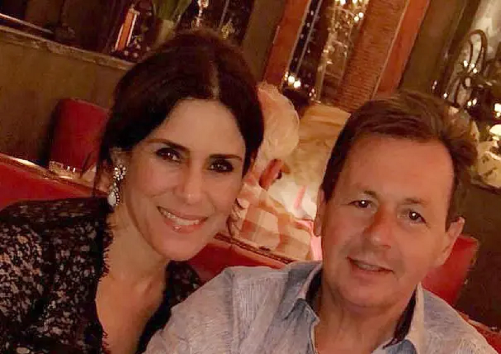 Αυτοκτόνησε μεγιστάνας του real estate που κατηγορείται ότι δηλητηρίασε την σύζυγό του με φαιντανύλη – Η έρευνα για συμβόλαιο θανάτου σε βάρος της και η έφοδος στο σπίτι του