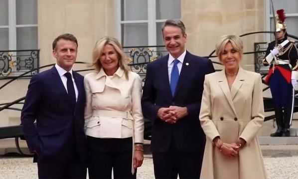 Ολυμπιακοί Αγώνες 2024: Ο Μακρόν υποδέχτηκε τους ξένους ηγέτες στο Μέγαρο των Ηλυσίων – Η χειραψία με τον Μητσοτάκη