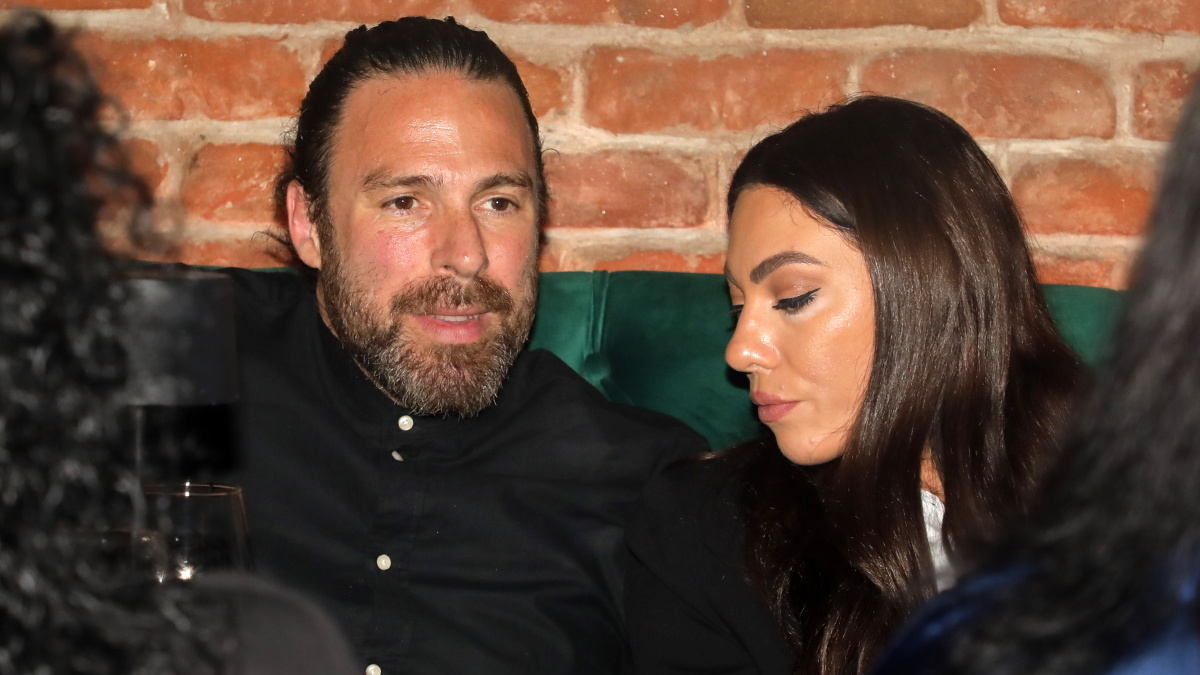 Ευρυδίκη Βαλαβάνη: Αγκαλιά με τον Γρηγόρη Μόργκαν σε βραδινή τους έξοδο