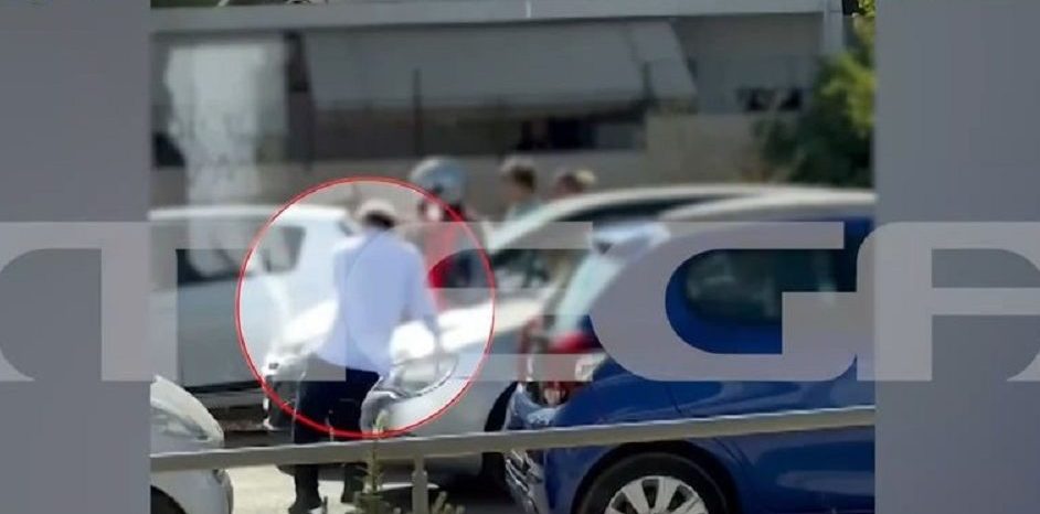 Βαγγέλης Μπουρνούς: Οδηγός επιτέθηκε στον τέως δήμαρχο Ραφήνας και στη συνέχεια τον παρέσυρε με το αυτοκίνητο – Βίντεο