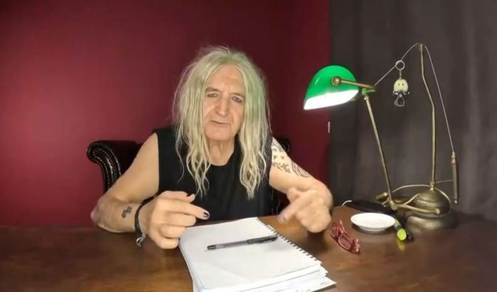 Νίκος Καρβέλας