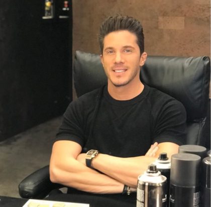 Νίκος Οικονομόπουλος στη Μύκονο