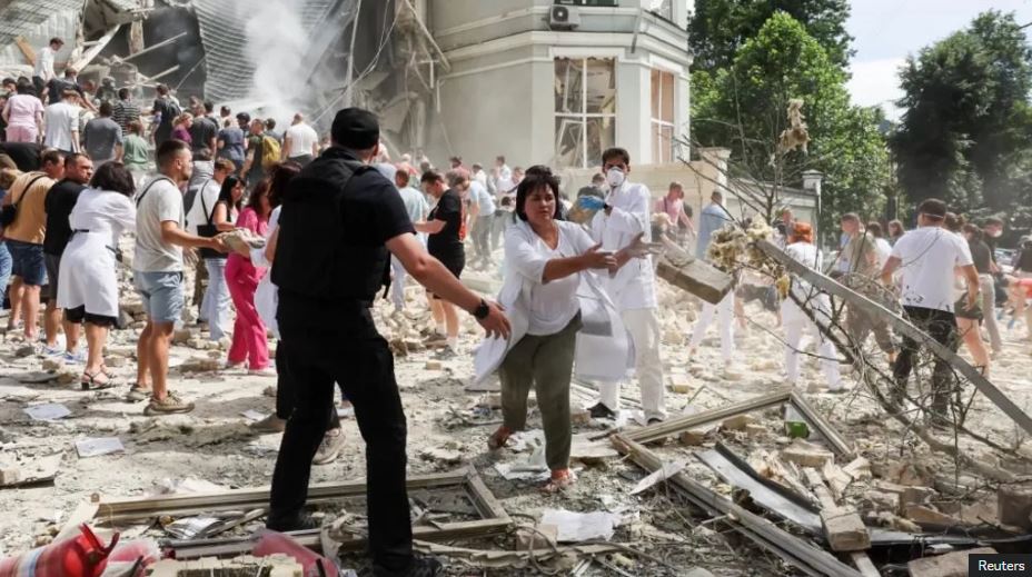 Πόλεμος στην Ουκρανία: Τουλάχιστον 20 νεκροί από ρωσική επίθεση – Επλήγη και νοσοκομείο παίδων (ΒΙΝΤΕΟ & ΦΩΤΟ)