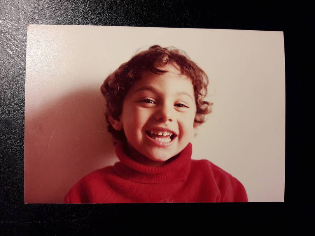 Το αγοράκι της φωτογραφίας παίζει στη σειρά «Το προξενιό της Ιουλίας» – Μπορείτε να τον αναγνωρίσετε;