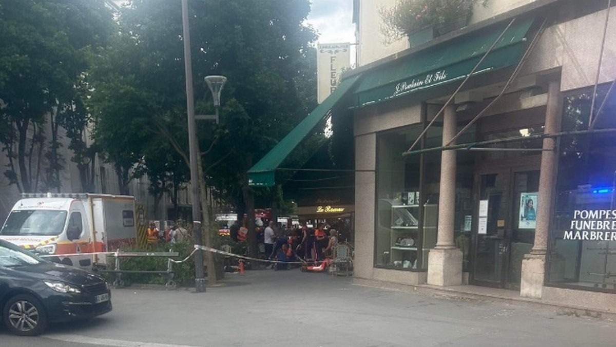 Παρίσι: Συνελήφθη ο οδηγός του αυτοκινήτου που παρέσυρε θαμώνες καφετέριας – Ένας νεκρός και έξι τραυματίες