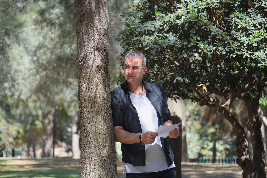 Ο Τραϊανός Δέλλας γράφει γράμμα στον νεότερο εαυτό του και συγκινεί – Οι μαγικές ημέρες του EURO 2004, οι πλάκες με τον Τότι και τον Πανούτσι και το «αργυρό» γκολ από… χρυσάφι