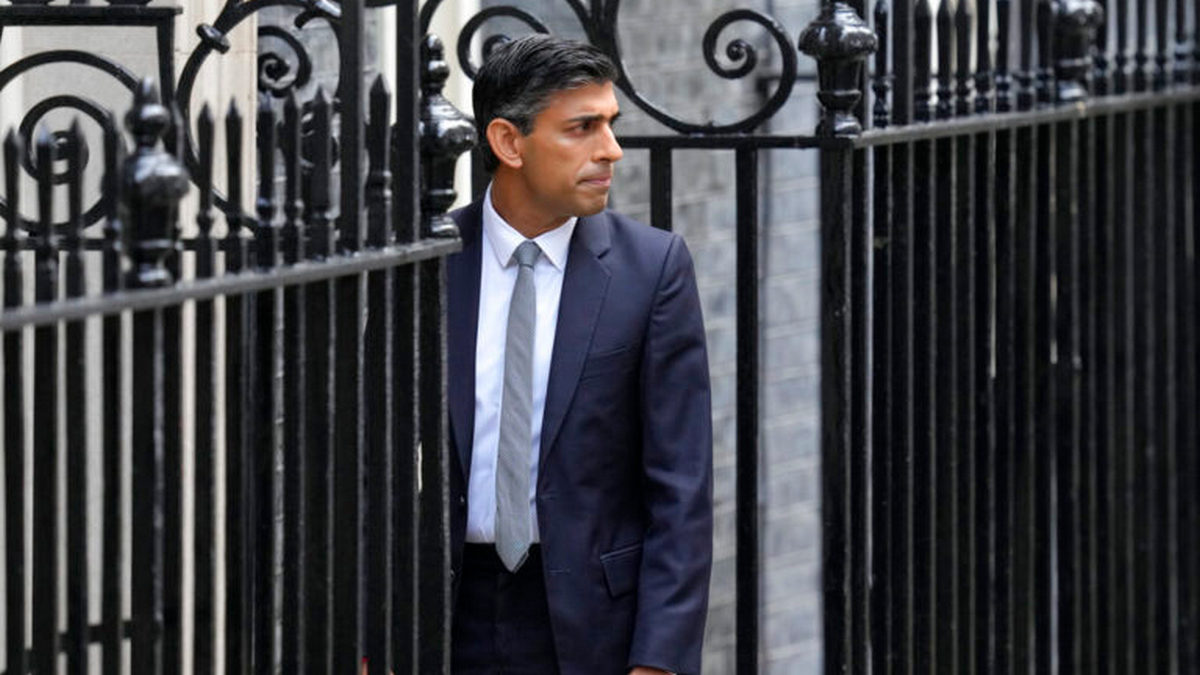 Βρετανικές εκλογές: Υπ’ ατμόν ο Ρίσι Σούνακ μετά τη διαφαινόμενη συντριβή των Συντηρητικών