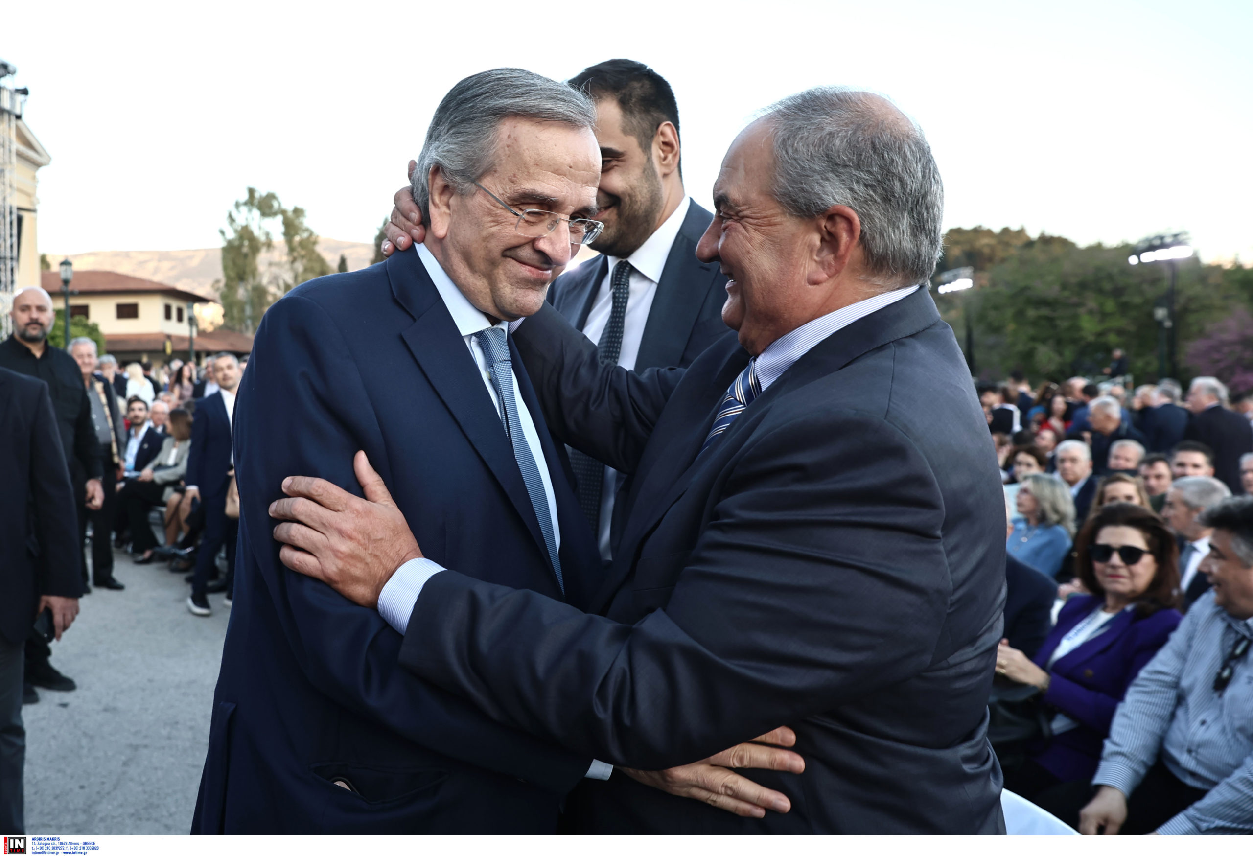 LIVE οι ομιλίες Καραμανλή – Σαμαρά στην παρουσίαση του βιβλίου του Μανώλη Κοττάκη