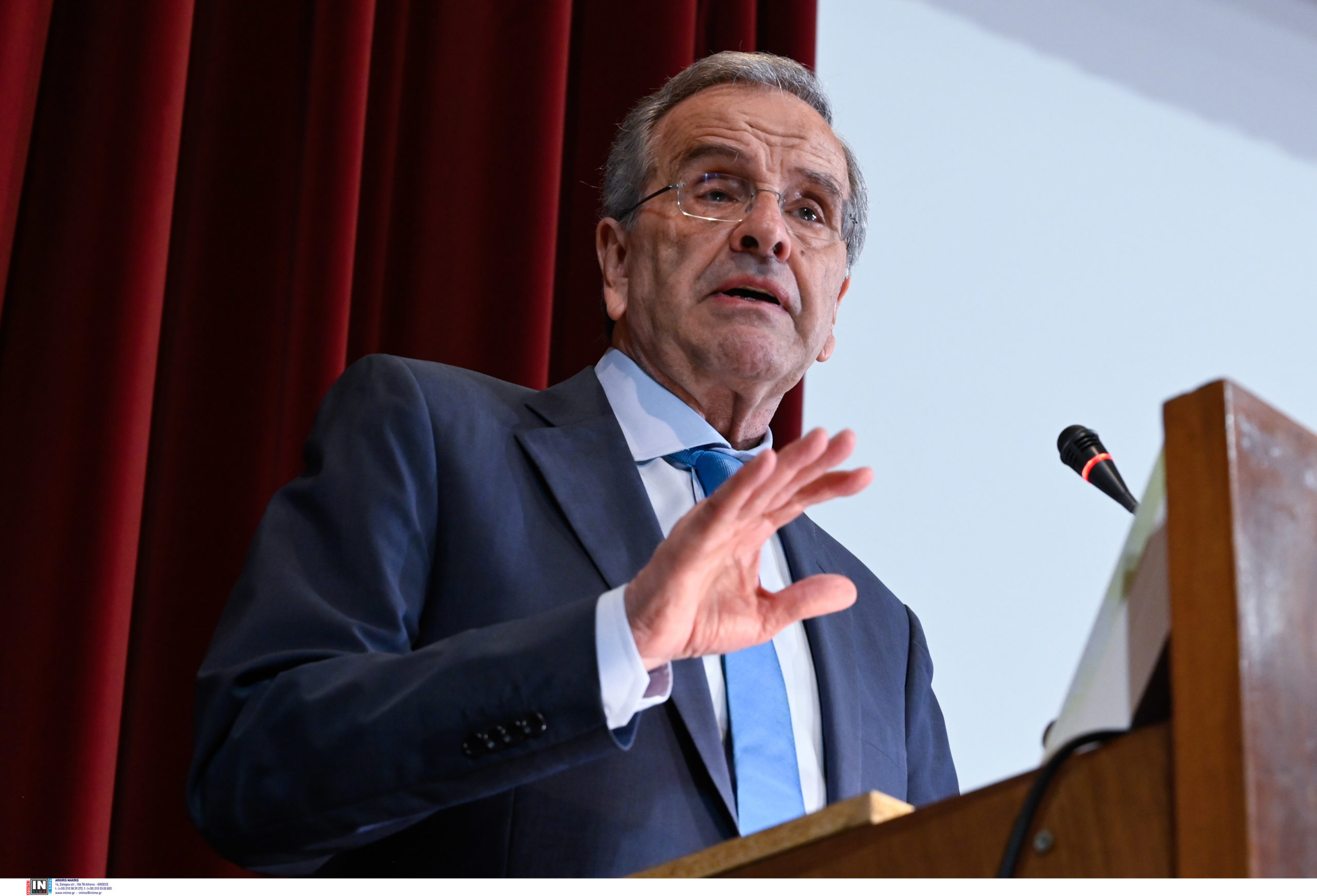 «Αιχμές» Σαμαρά κατά της κυβέρνησης: «Να προσέχει – Η υπερβολική αυτοπεποίθηση μπορεί να την οδηγήσει να ξεκοπεί από την πραγματικότητα»