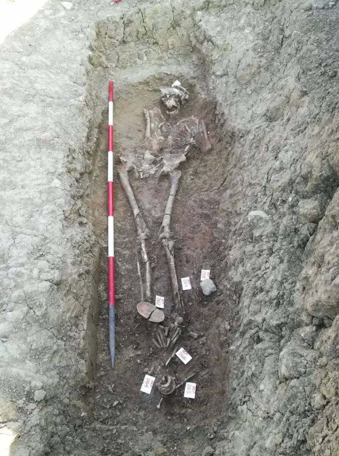 Ένας από τους τάφους που εντοπίστηκε στην νεκρόπολη από τους αρχαιολόγους.