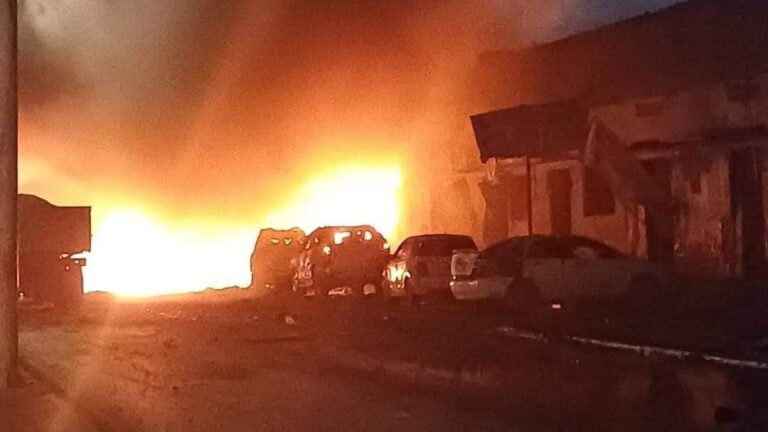 Σομαλία: Πέντε νεκροί και είκοσι τραυματίες από έκρηξη βόμβας σε αυτοκίνητο έξω από κατάμεστη καφετέρια που έδειχνε τον τελικό του Euro