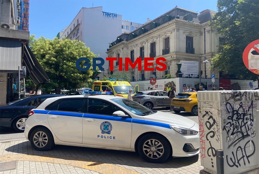 Αυτοκίνητο παρέσυρε πεζή στο κέντρο της Θεσσαλονίκης – Διακομίστηκε στο «Παπανικολάου»