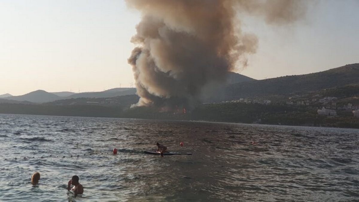 Φωτιά κοντά σε τουριστικό προορισμό της Κροατίας