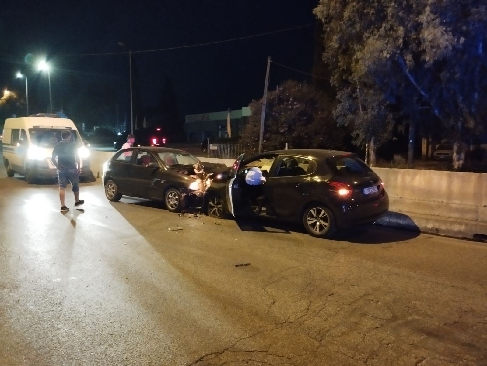 Έξι τραυματίες σε τροχαίο στην Κέρκυρα – Μπήκε στο αντίθετο ρεύμα και έπεσε σε άλλο αυτοκίνητο