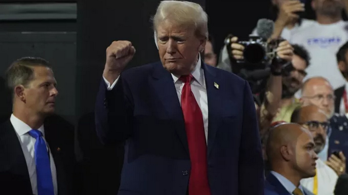 Επικοινωνία Τραμπ με Ζελένσκι – «Υπόσχομαι να τερματίσω τον πόλεμο στην Ουκρανία αν εκλεγώ πρόεδρος»