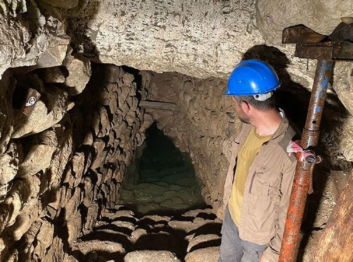 To τούνελ που βρίσκεται στην περιοχή που οι Χετταίοι ονόμαζαν «ιερό νερό». Φωτογραφία: anatolianarchaeology.net