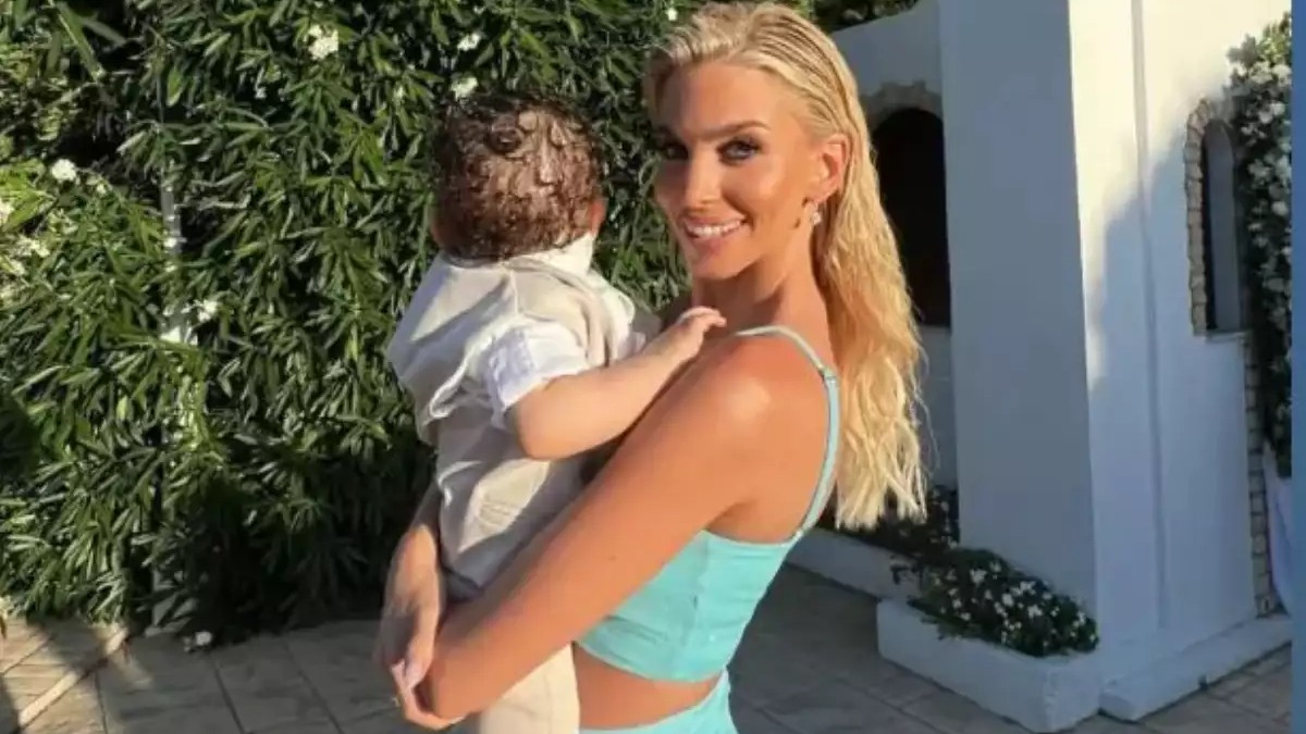 Βάλια Χατζηθεοδώρου: Μετά το τέλος του «Χαμογέλα και Πάλι», έγινε νονά – ΦΩΤΟ & ΒΙΝΤΕΟ