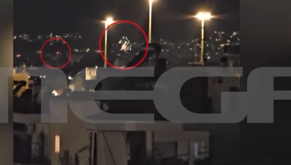 Αχαρνές: Ασυνείδητοι έριχναν βεγγαλικά λίγη ώρα προτού ξεσπάσει η φωτιά – Βίντεο ντοκουμέντο