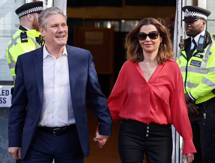 Βικτόρια Στάρμερ: Η ακριβοθώρητη σύζυγος του νέου πρωθυπουργού στην Βρετανία θα δυσκολευτεί να παραμείνει αφανής