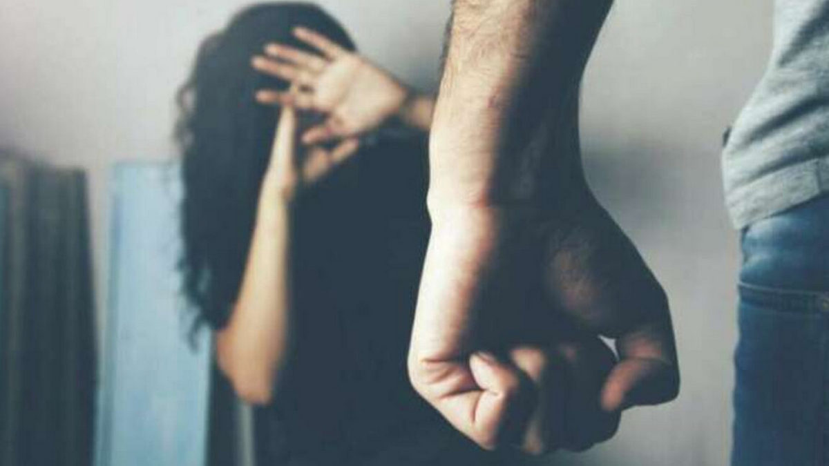 Χαλκίδα: 19χρονη έπεσε θύμα άγριου ξυλοδαρμού από τον πρώην σύντροφό της έξω από το σπίτι της