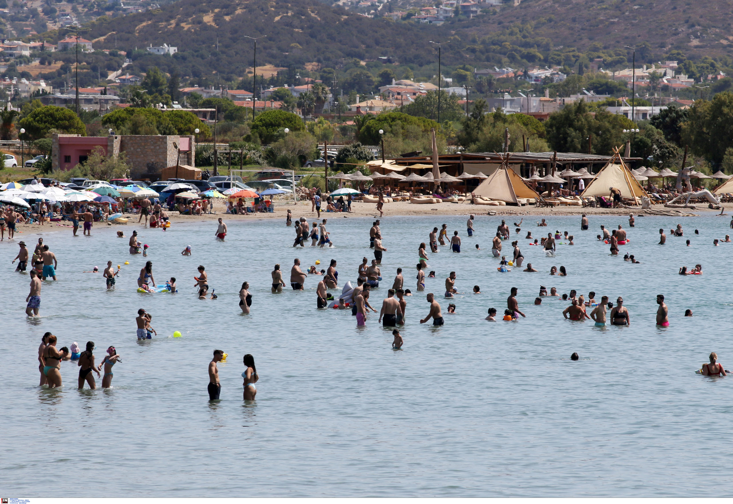 Καιρός: Δεκαπενταύγουστος με μίνι καύσωνα και μποφόρ – Αναλυτική πρόγνωση