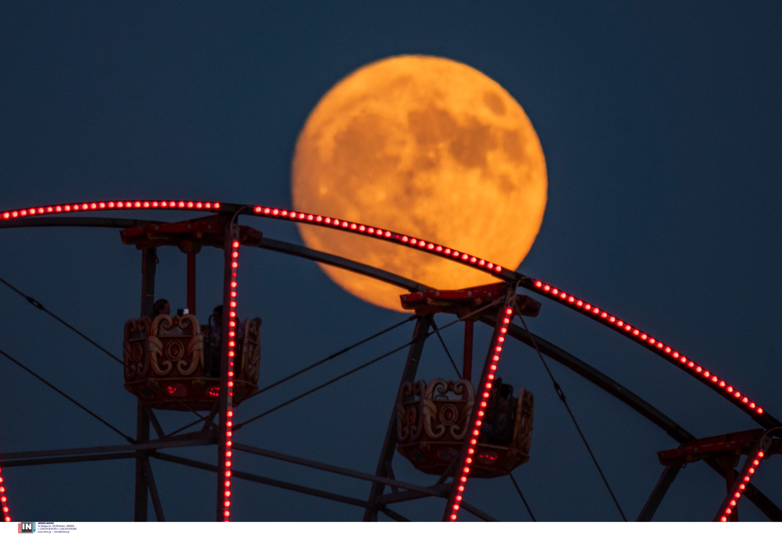 Πανσέληνος Αυγούστου: Εντυπωσιακές φωτογραφίες με το «φεγγάρι του Οξύρρυγχου» να φωτίζει τον αττικό ουρανό