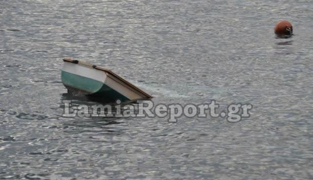 Στυλίδα: Βούλιαξε σκάφος στον Καραβόμυλο – Βγήκε κολυμπώντας στην ακτή ο ιδιοκτήτης του